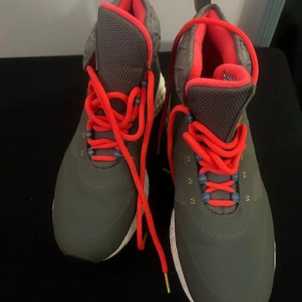 New Balance 710 Gray Lace up Mid Hiking boots , size 11
